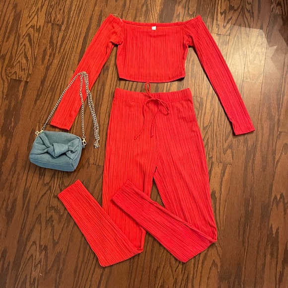 Red 2 piece leggings set - Picture 1 of 3